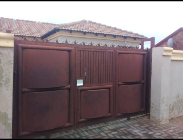 3 BEDROOM HOUSE FOR SALE IN PROTEA GLEN